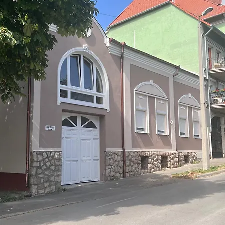 Berzsenyi Apartmanhaz Kaposvar